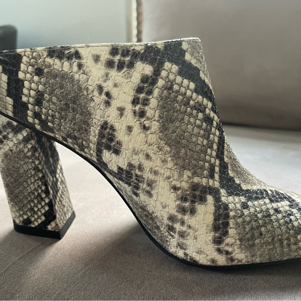 Aldo faux snake skin open toe slides, size 9, 3” block heel, never worn!!!